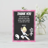 Karate Blond Haar Meisje Feest Bedankt Kaart  (Staand voorkant)