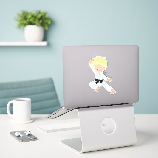 Karate Boy, Cute Boy, Black Belt, Blond haar Sticker (Laptop op bureau)