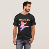 Karate Cat Cartoon T-shirt Design | dynamische gee (Voorkant volledig)