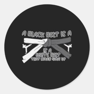Karate Een zwarte band is een witte band die nooit Ronde Sticker