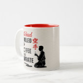 Karate - fueled by coffee and karate. tweekleurige koffiemok (Voorkant links)