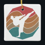 Karate Keramisch Ornament<br><div class="desc">Karate Design met Man Praktijkkijken. Ideaal voor Karate shirten en geschenken zoals T-shirts,  sweatshirts,  tanktoppen,  mokken,  kaarten,  stickers en briefkaarten,  enz. Deze zijn perfect voor iedereen die geniet van vechtkunst!</div>