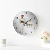 Karate Kicking Brown Belt  Grote Klok (Huis)