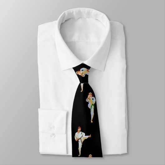 Karate Kicking met gekleurde gordels Stropdas (Gebonden)