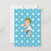 Karate kind cartoon verjaardagsdagsuitnodigingen kaart (Achterkant)