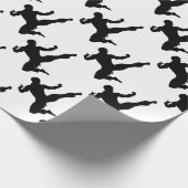 Karate Kung Fu Flying Kick Man Silhouette Cadeaupapier (Hoek)