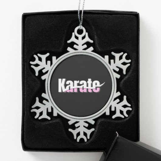 Karate Martial Arts Girly Pink Tin Sneeuwvlok Ornament (Kistje)