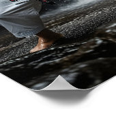 Karate Meester die Kata uitvoert onder waterval Poster (Hoek)
