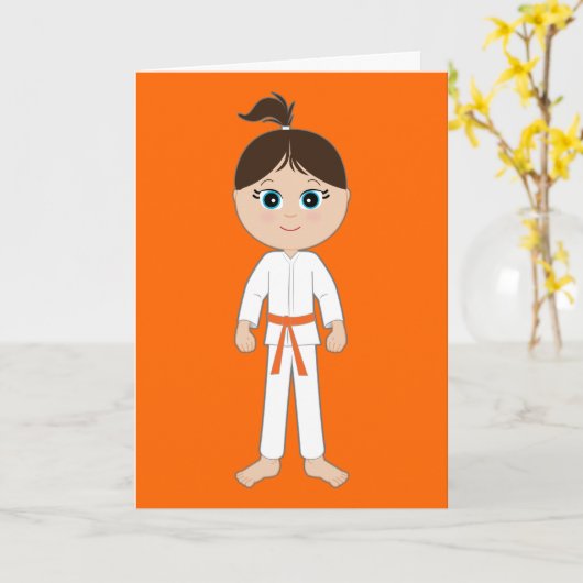 Karate meisje gefeliciteerd Oranje riem Kaart (Gele Bloem)