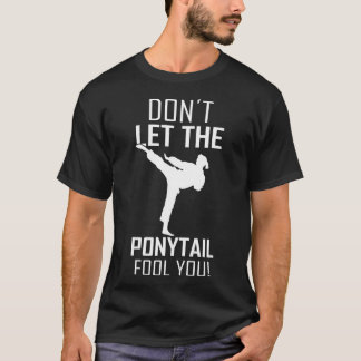 Karate Meisje Gezegde Laat de Ponytail je niet voo T-shirt