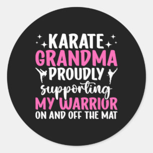 Karate Oma Ondersteunt Mijn Strijder Karate Oma Ronde Sticker