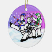 Karate Snowmen met wapensierronde Keramisch Ornament (Links)