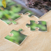 Kardinaal aan de Vogelfeeder omringd door rode bes Legpuzzel (Zijkant)