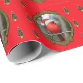 Kardinaal- en kerstbomen op rode achtergrond cadeaupapier (Rol Hoek)