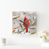 Kardinaal in een dennenboom in de winter vierkante klok (Huis)