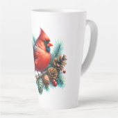 Kardinaal op dennentak met winterbessen latte mok (Rechterhoek)
