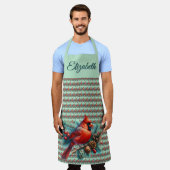 Kardinaal op dennentak met winterbessen schort (Gedragen)