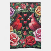 Kardinalen te midden van levendige Rozen Theedoek (Verticaal)