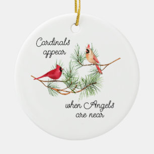 Kardinalen verschijnen als Angels in de buurt van Keramisch Ornament