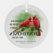 Kardinalen verschijnen wanneer de geliefde nabij z glas ornament (Achterkant)