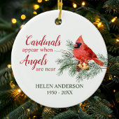 Kardinalen verschijnen wanneer engelen dicht bij h keramisch ornament