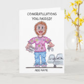 Karikatuur van vrouw die zojuist rijexamen heeft g kaart (Gele Bloem)