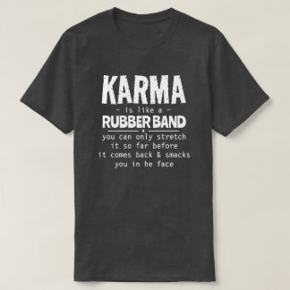 KARMA IS ALS EEN RUBBEREN BAND T-SHIRT