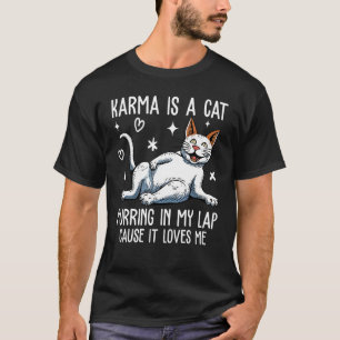 Karma is een kat die in mijn schoot spint omdat he t-shirt