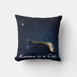 Karma is een kat die op schoot springt kussen