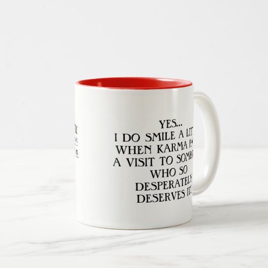 KARMA KOMT DE MOK VAN HUMOROUS BEVERAGE TE ROEPEN (Voorkant rechts)