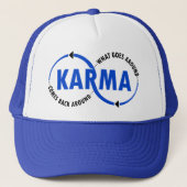Karma - wat er omheen gaat komt terug rond (v2) trucker pet (Voorkant)
