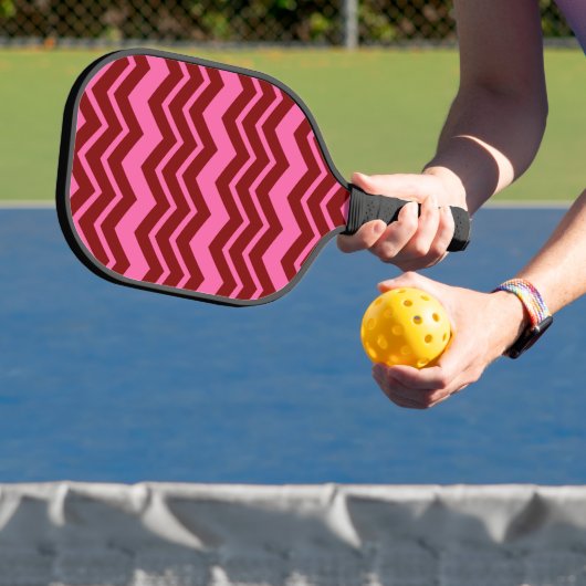 Karmozijnrood Roze Chevron Zigzag Design Pickleball Paddle (Insitu)