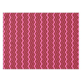 Karmozijnrood Roze Chevron Zigzag Design Tafelkleed (Voorkant (Horizontaal))