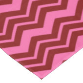 Karmozijnrood Roze Chevron Zigzag Design Tafelkleed (Gekanteld)