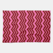 Karmozijnrood Roze Chevron Zigzag Ontwerp Theedoek (Horizontaal)