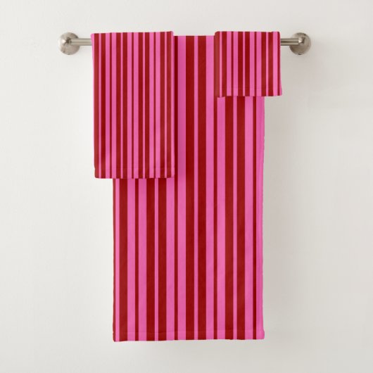 Karmozijnrood Roze Strepen Design Bad Handdoek (Insitu)
