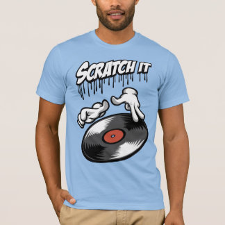 Kartonnen muis en hiphopdisk t-shirt