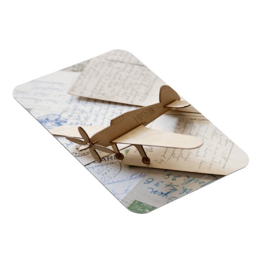 Kartonservliegtuig op briefkaarten magneet (Rechterzijde)