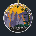 Kasha - Katuwe Tent Rocks Nationaal Monument Keramisch Ornament<br><div class="desc">Kasha-Katuwe Tent Rocks vectorkunstwerk ontwerp. Het gebied heeft zijn opmerkelijke geologie te danken aan de lagen vulkaangesteente en as die zijn ontstaan door pyroclastische stromen uit erupties in het vulkanische veld van het Jemez-gebergte.</div>