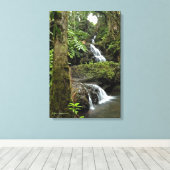 "KASKWATERVAL IN HAWAÏAN TROPICAL GARDEN" CANVAS AFDRUK (Insitu (Houten vloer))