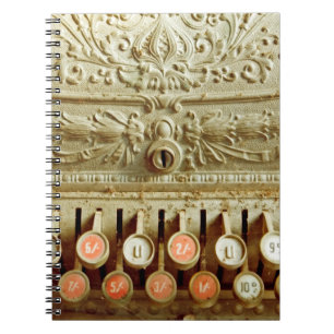 kassenregister, dat onder stof en cobweb valt notitieboek