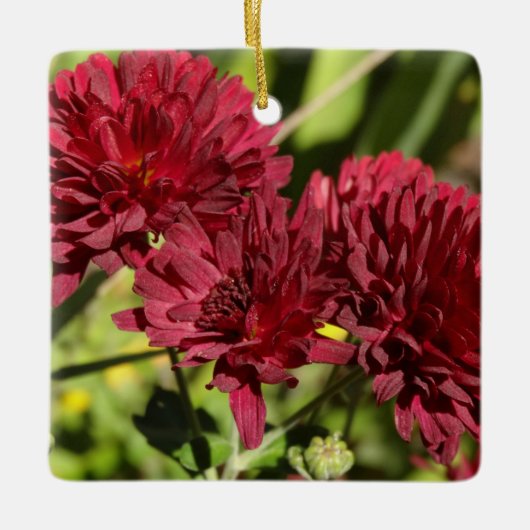 Kastanjebruine chrysanten keramisch ornament (Voorkant)