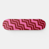Kastanjebruine Rood Roze Chevron Zigzag Ontwerp  Persoonlijk Skateboard (Horizontaal)