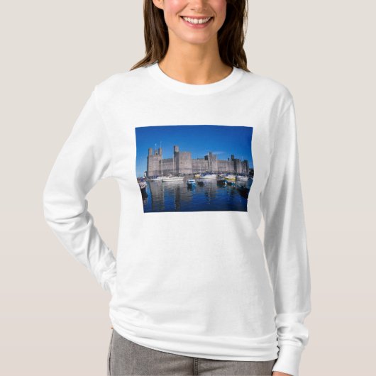 Kasteel Caernarfon, Gwynedd, Wales T-shirt (Voorkant)