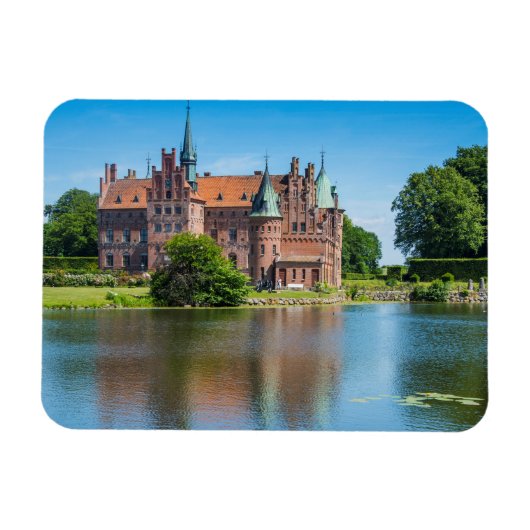 Kasteel Egeskov bij een vijver Magneet (Horizontaal)