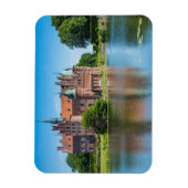 Kasteel Egeskov bij een vijver Magneet (Verticaal)