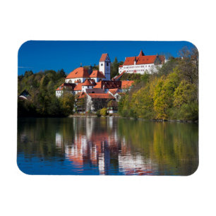 Kasteel en Abdij aan de rivier Magneet