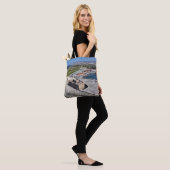 Kasteel en haven van Paphos met vuurtoren Tote Bag (Op model)