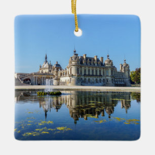 Kasteel van Chantilly met weerspiegeling in een vi Keramisch Ornament