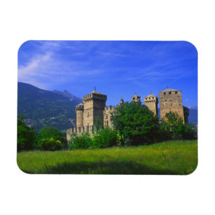 Kasteel van Fenis nabij de Italiaanse Alpen in Fen Magneet